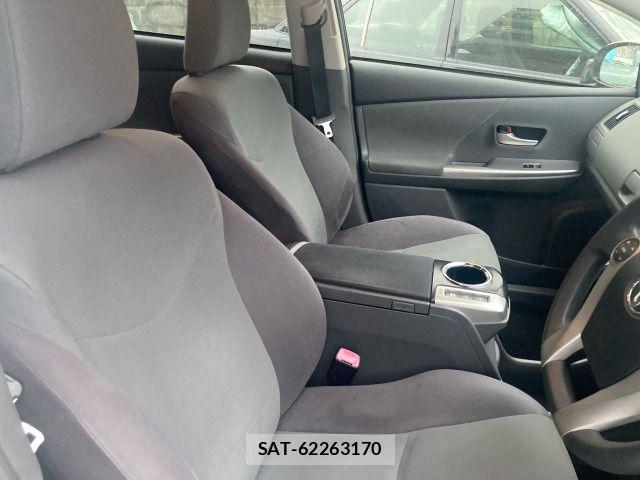 Toyota PRIUS ALPHA 2013-03 8881695-2