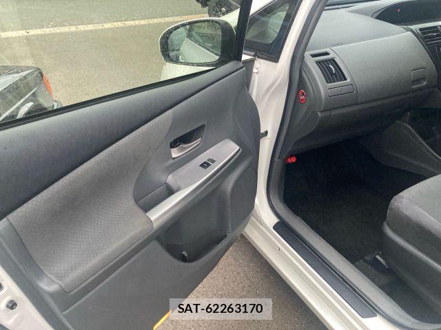 Toyota PRIUS ALPHA 2013-03 8881695-8