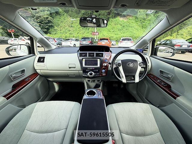 Toyota PRIUS ALPHA 2012-02 8881690-1