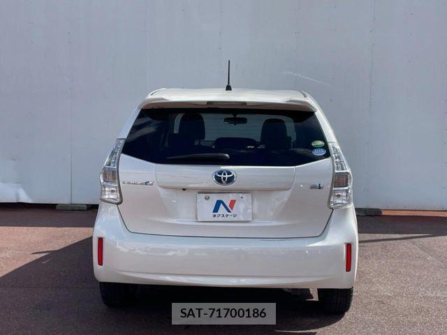 Toyota PRIUS ALPHA 2013-10 8881697-14