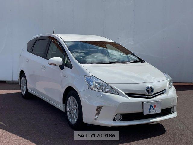 Toyota PRIUS ALPHA 2013-10 8881697-15