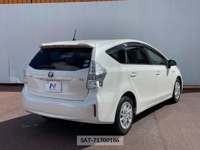 Toyota PRIUS ALPHA 2013-10 8881697-16