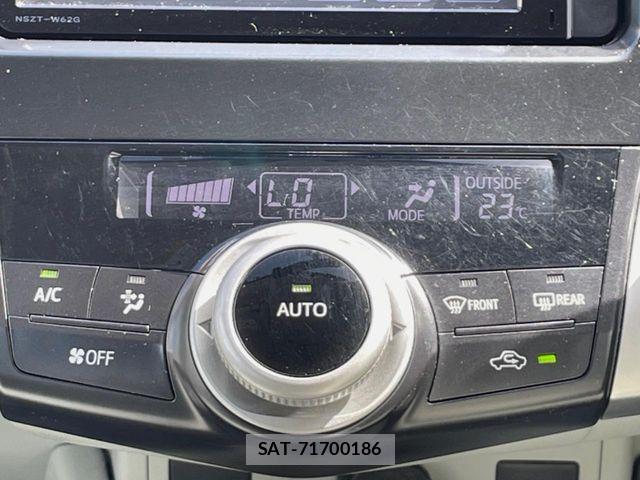 Toyota PRIUS ALPHA 2013-10 8881697-6