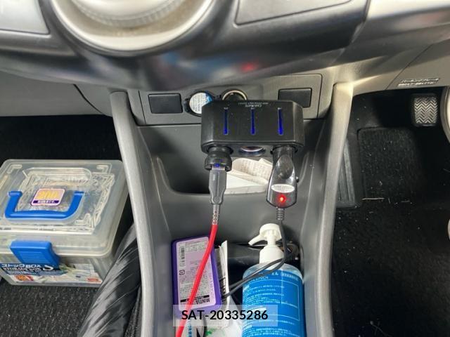 Toyota PRIUS ALPHA 2011-11 8881710-22