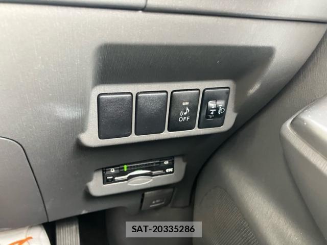 Toyota PRIUS ALPHA 2011-11 8881710-24