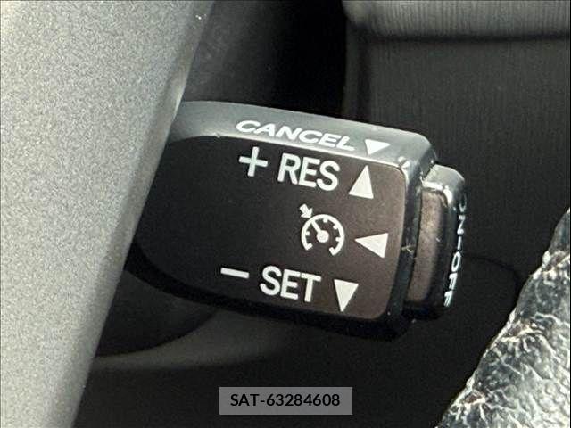 Toyota PRIUS ALPHA 2011-09 8881699-17