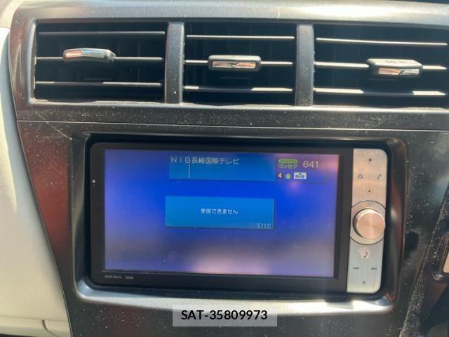 Toyota PRIUS ALPHA 2012-03 8884222-23