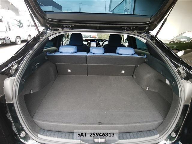 Toyota PRIUS PHV 2020-11 821708-14