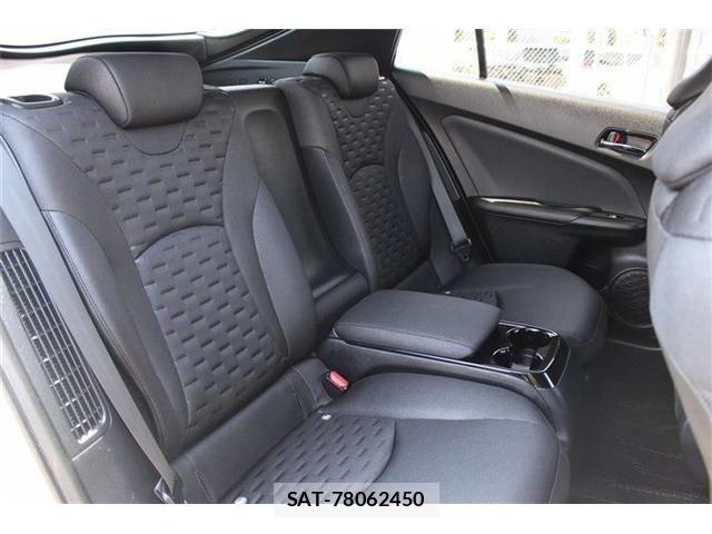 Toyota PRIUS PHV 2017-05 1213132-14