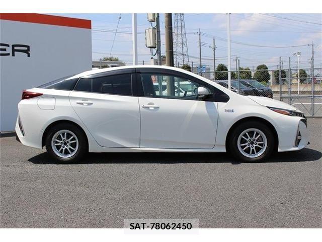 Toyota PRIUS PHV 2017-05 1213132-7