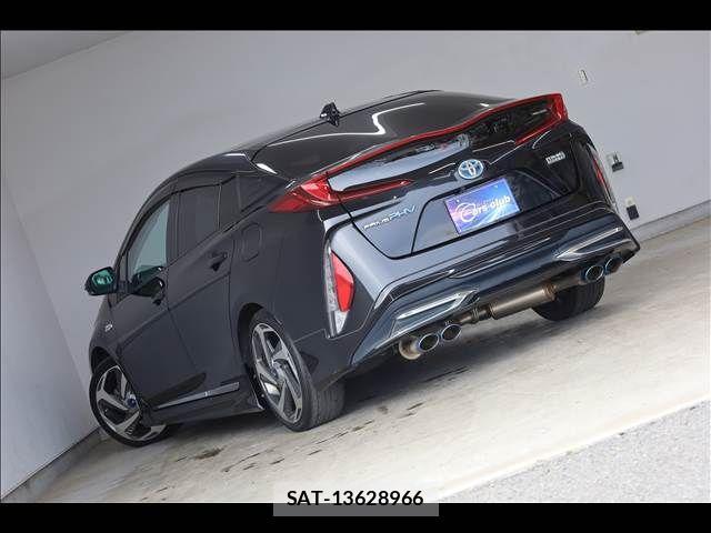 Toyota PRIUS PHV 2017-08 1314840-10