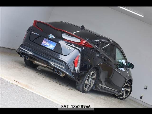 Toyota PRIUS PHV 2017-08 1314840-11