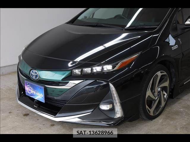 Toyota PRIUS PHV 2017-08 1314840-12