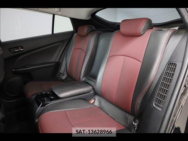 Toyota PRIUS PHV 2017-08 1314840-18