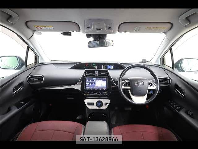 Toyota PRIUS PHV 2017-08 1314840-2