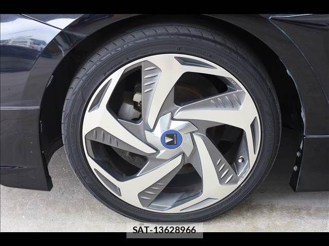 Toyota PRIUS PHV 2017-08 1314840-6