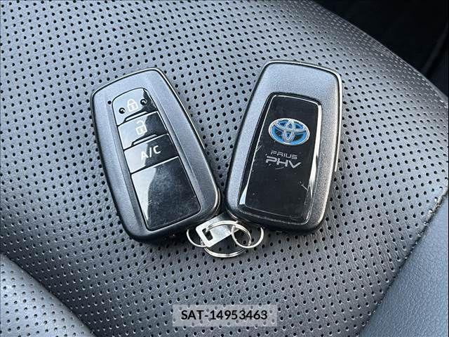Toyota PRIUS PHV 2019-11 1381605-11