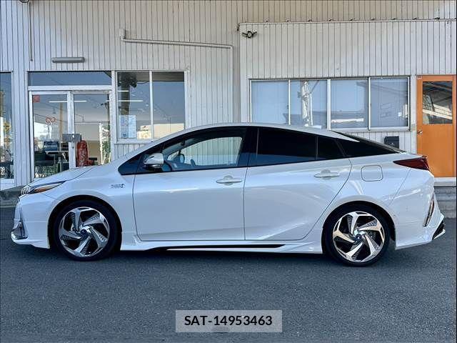 Toyota PRIUS PHV 2019-11 1381605-2