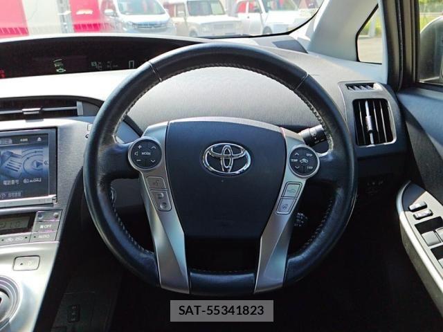 Toyota PRIUS PHV 2012-11 1587039-2