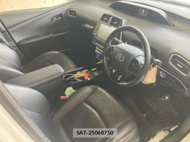 Toyota PRIUS PHV 2021-08 2084848-13