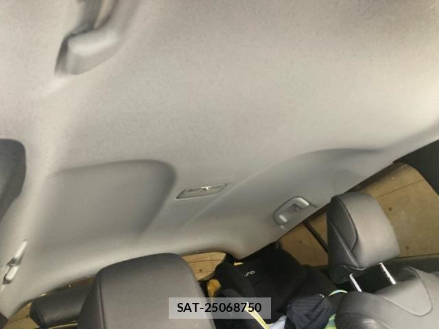 Toyota PRIUS PHV 2021-08 2084848-16