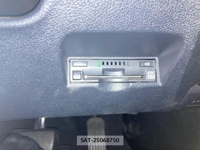 Toyota PRIUS PHV 2021-08 2084848-24