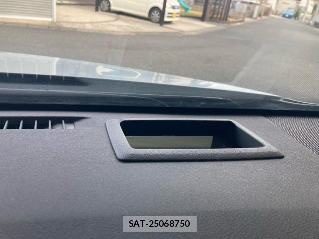 Toyota PRIUS PHV 2021-08 2084848-26