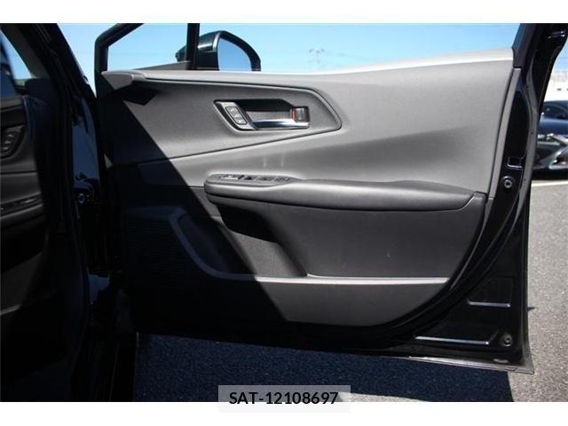 Toyota PRIUS PHV 2023-07 4599963-21