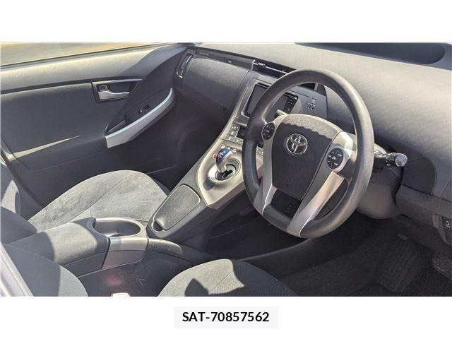 Toyota PRIUS PHV 2012-03 4757151-15