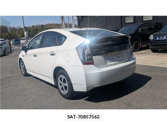 Toyota PRIUS PHV 2012-03 4757151-3