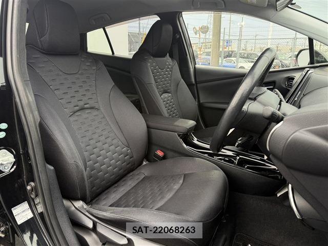 Toyota PRIUS PHV 2017-02 4978700-14