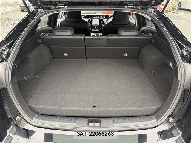 Toyota PRIUS PHV 2017-02 4978700-18