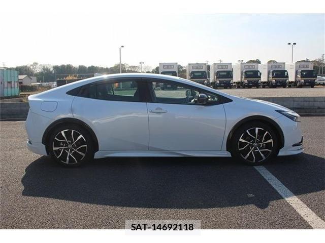 Toyota PRIUS PHV 2024-01 5876090-14