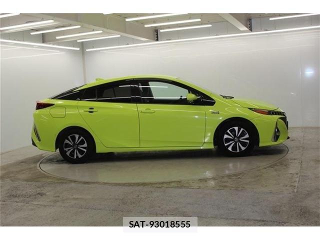 Toyota PRIUS PHV 2017-02 6614329-3