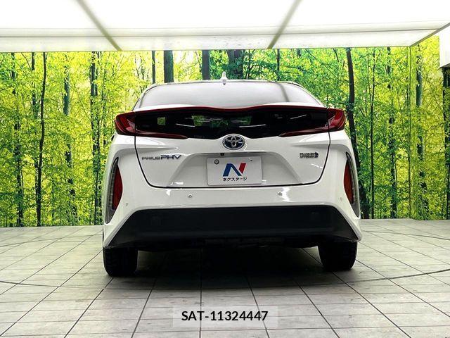 Toyota PRIUS PHV 2017-05 6683969-14