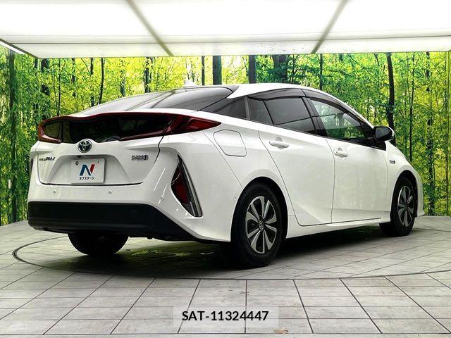 Toyota PRIUS PHV 2017-05 6683969-16