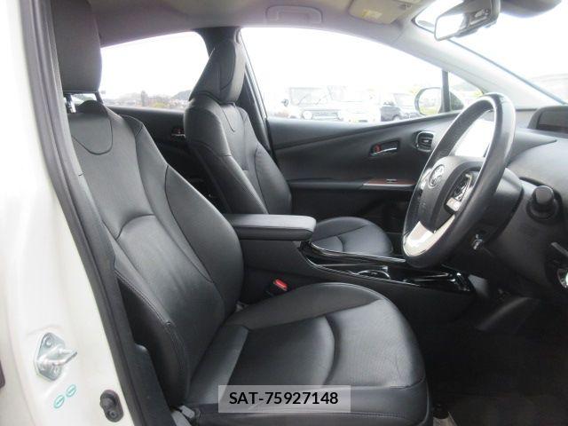 Toyota PRIUS PHV 2017-09 6752966-11