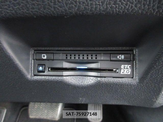 Toyota PRIUS PHV 2017-09 6752966-16