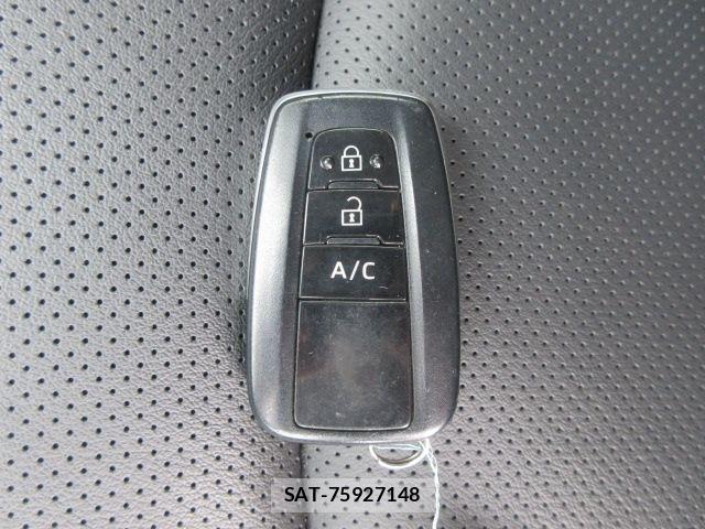 Toyota PRIUS PHV 2017-09 6752966-27