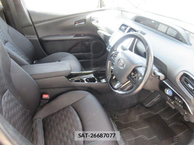 Toyota PRIUS PHV 2018-11 6752967-11