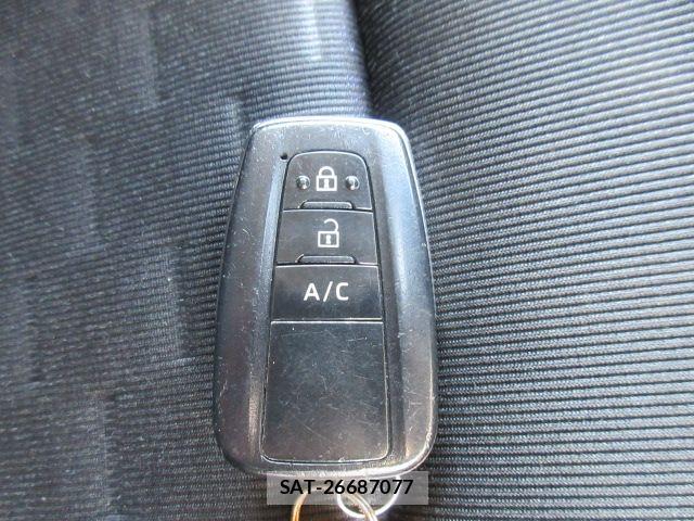 Toyota PRIUS PHV 2018-11 6752967-25