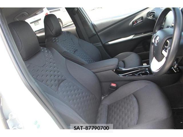 Toyota PRIUS PHV 2018-01 6791417-17