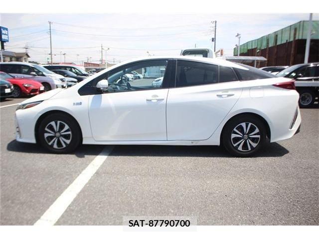 Toyota PRIUS PHV 2018-01 6791417-4