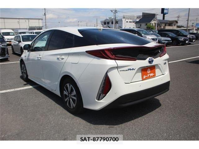 Toyota PRIUS PHV 2018-01 6791417-5