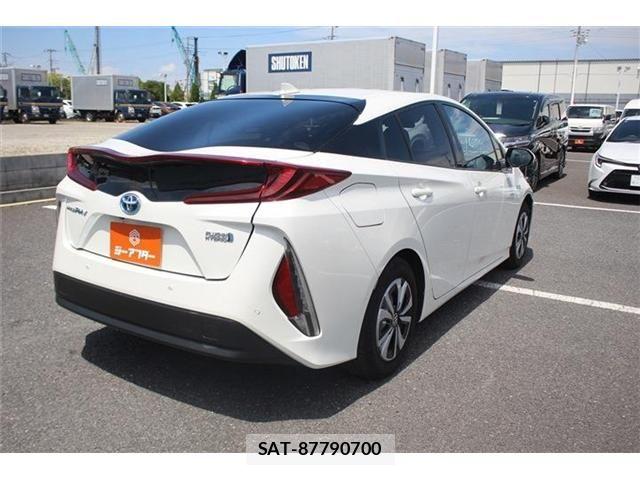 Toyota PRIUS PHV 2018-01 6791417-7