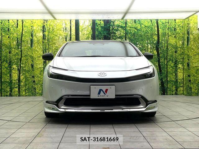 Toyota PRIUS PHV 2023-07 6816698-13