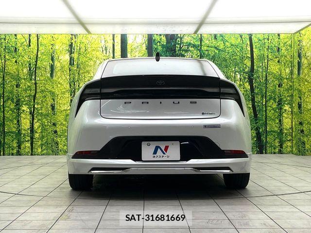 Toyota PRIUS PHV 2023-07 6816698-14