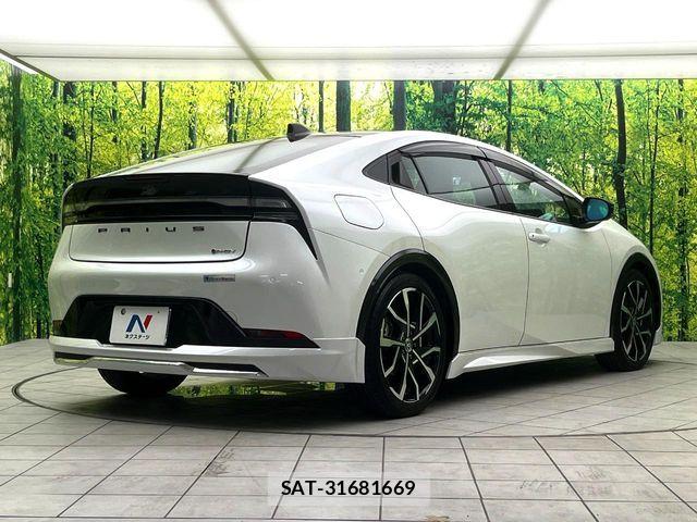 Toyota PRIUS PHV 2023-07 6816698-16