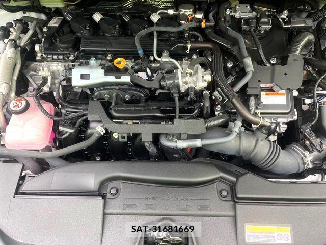Toyota PRIUS PHV 2023-07 6816698-17