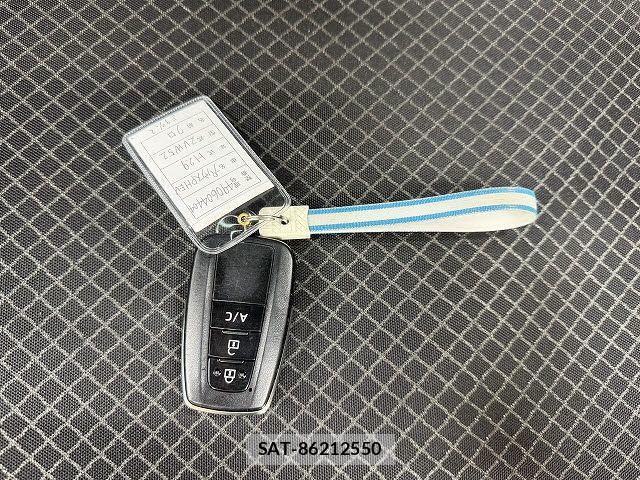 Toyota PRIUS PHV 2017-08 6816701-16